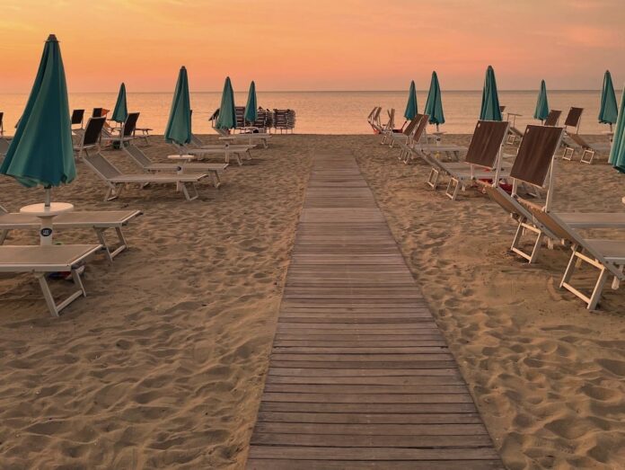 Spiaggia di Rimini interessata dai nuovi progetti per le concessioni balneari