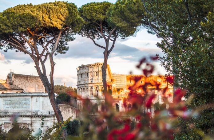 Il Colosseo a Roma, chiuso dopo la morte dell’operaio Andrea Moretti